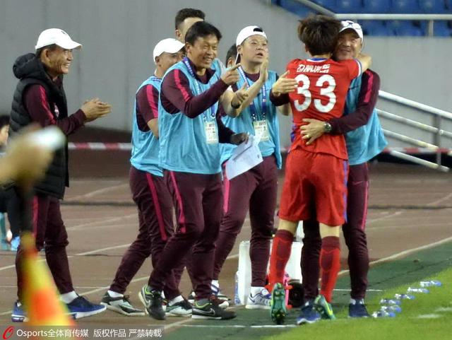 国米连扳三球3-3本菲卡 阿瑙破门若昂-马里奥戴帽北京时间11月30日凌晨4时，欧冠D组第5轮，国际米兰客场挑战本菲卡。