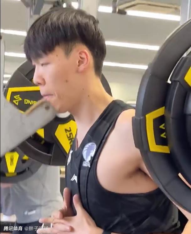 对心理悬疑片来讲，情节的设定犹如博尔赫斯的小说名字小径分叉的花圃，编剧需要在不雅众达到花圃的路上设置障碍，将他们引进邪路，也就是剧情阻断。